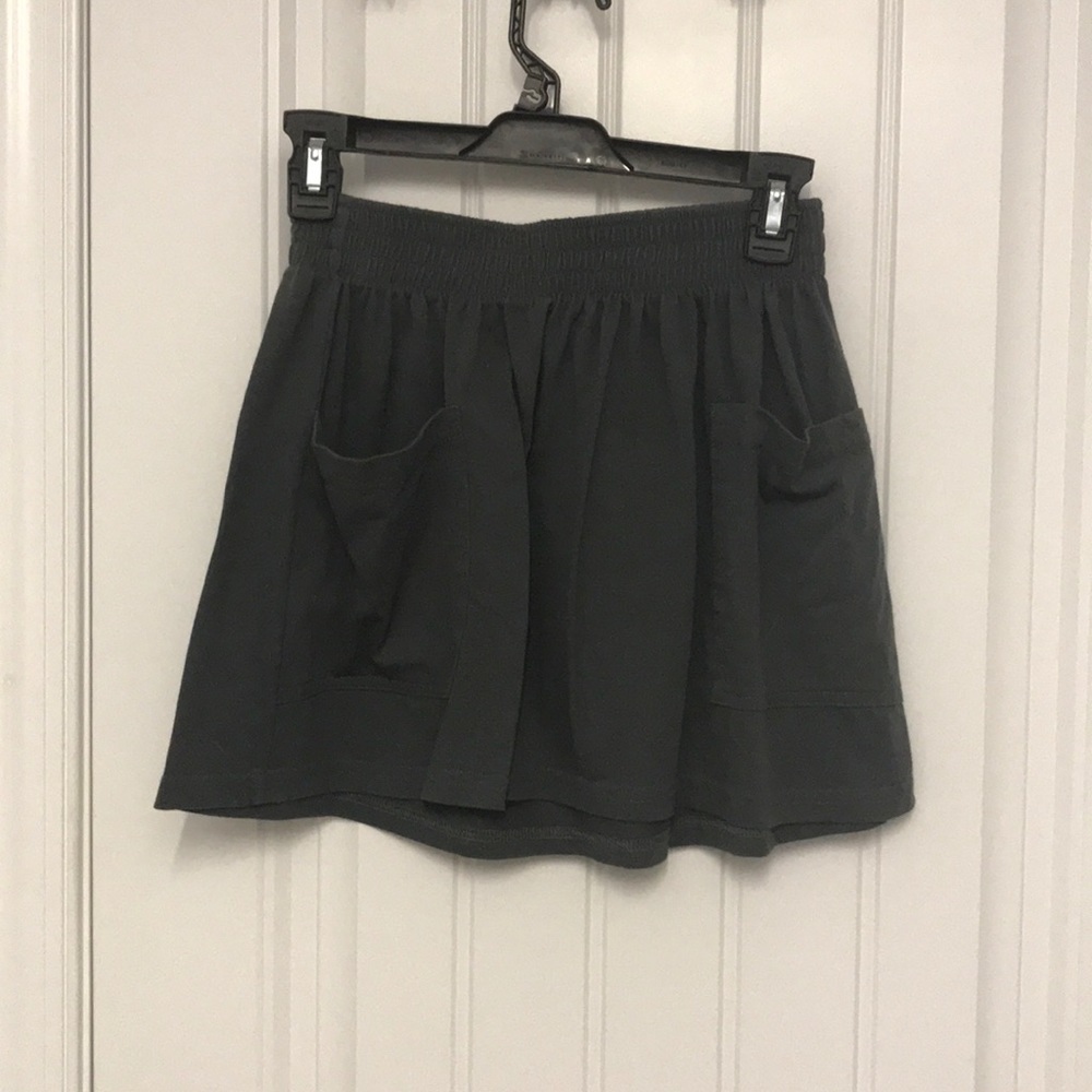 Grey comfy junior size M skirt with front pockets
